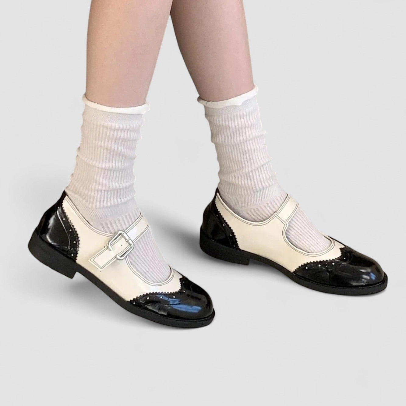 Pyjama bébé Gabrielle™ contrasté de Danoir Paris, noir avec détails colorés, doux et confortable pour les bébés.