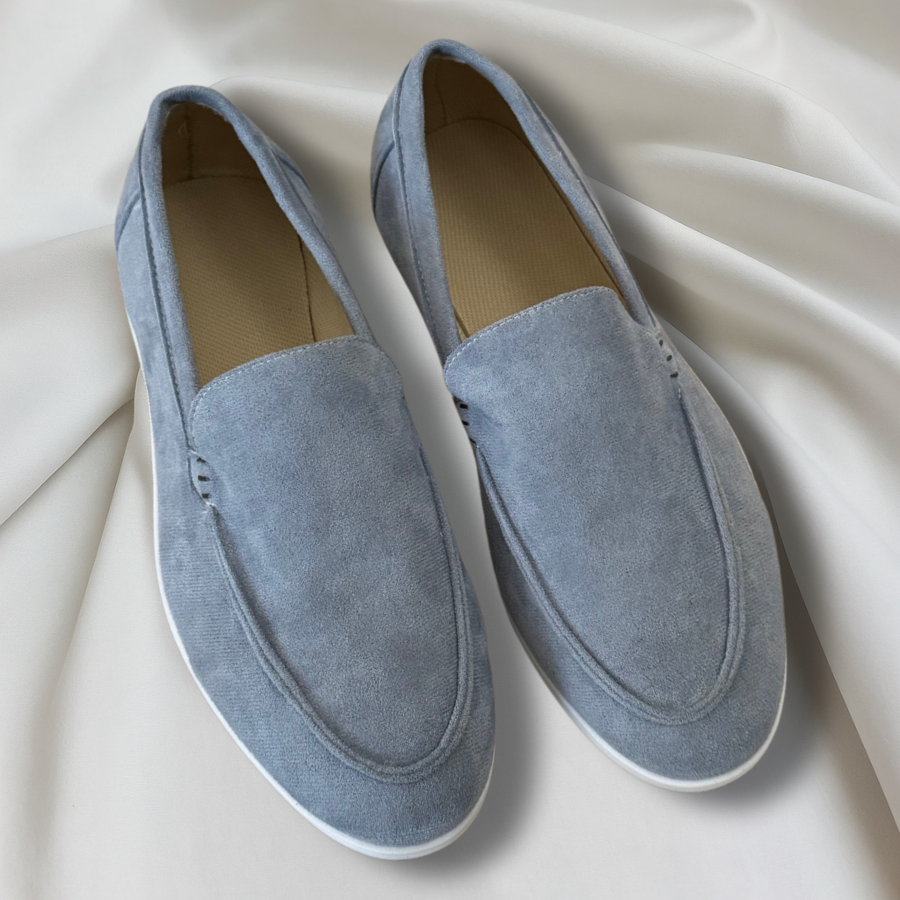 Mocassins élégantes Danoir Paris en daim noir, modèle Nové, chaussure sophistiquée pour femmes, vue de face.