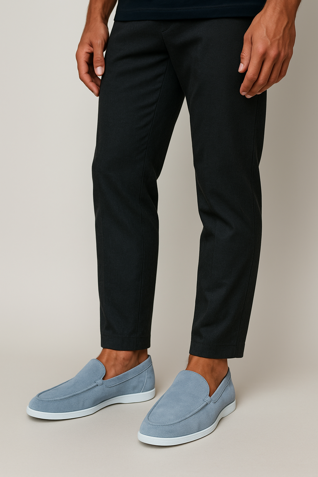 Mocassins élégantes Danoir Paris en daim noir, modèle Nové, avec finition premium, vues de côté.