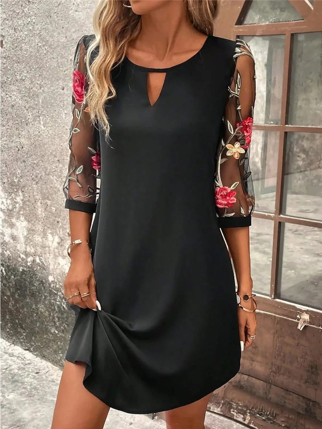 Robe d'été élégante Sofia de Danoir Paris, coupe fluide, tissu léger, couleur noire, parfaite pour la saison estivale.