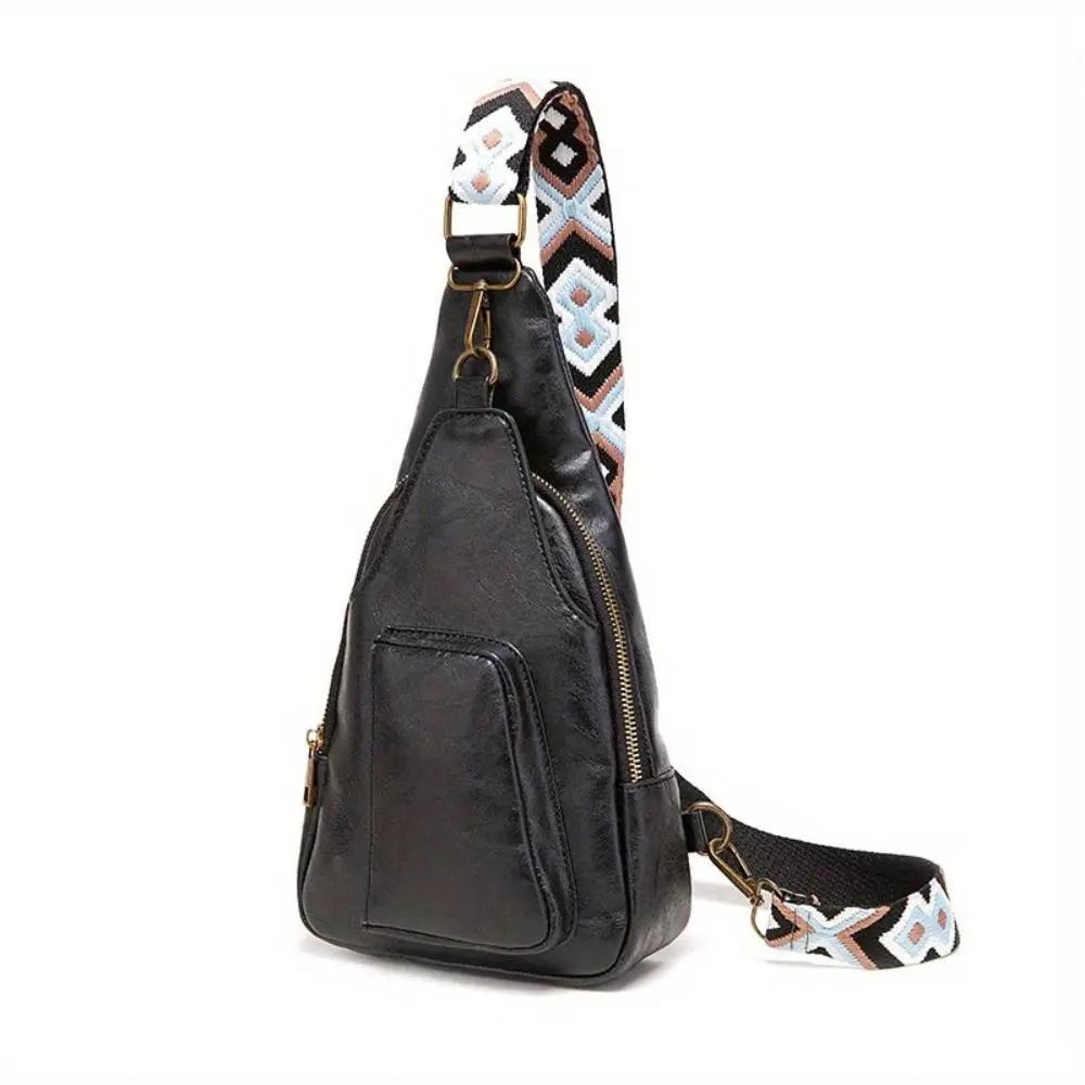 Sac à bandoulière Nina de Danoir Paris, style rétro chic, en cuir noir avec détails élégants, vue de face.