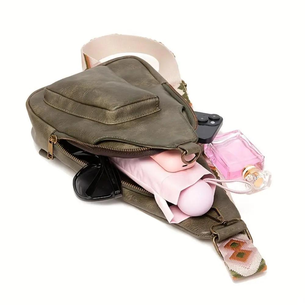 Sac à bandoulière Nina de Danoir Paris, élégant sac rétro chic en noir avec détails sophistiqués, vue de face.