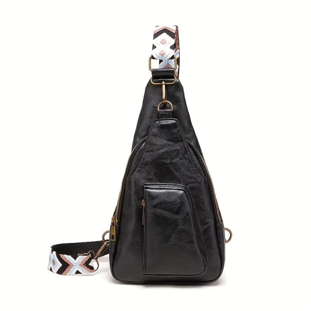 Sac à bandoulière Nina de Danoir Paris, style rétro chic, en noir avec détails élégants, vue de face.