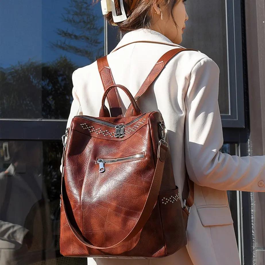 Sac à dos rétro-chic Danoir Paris Pauline en noir avec détails élégants, idéal pour un style sophistiqué et tendance.