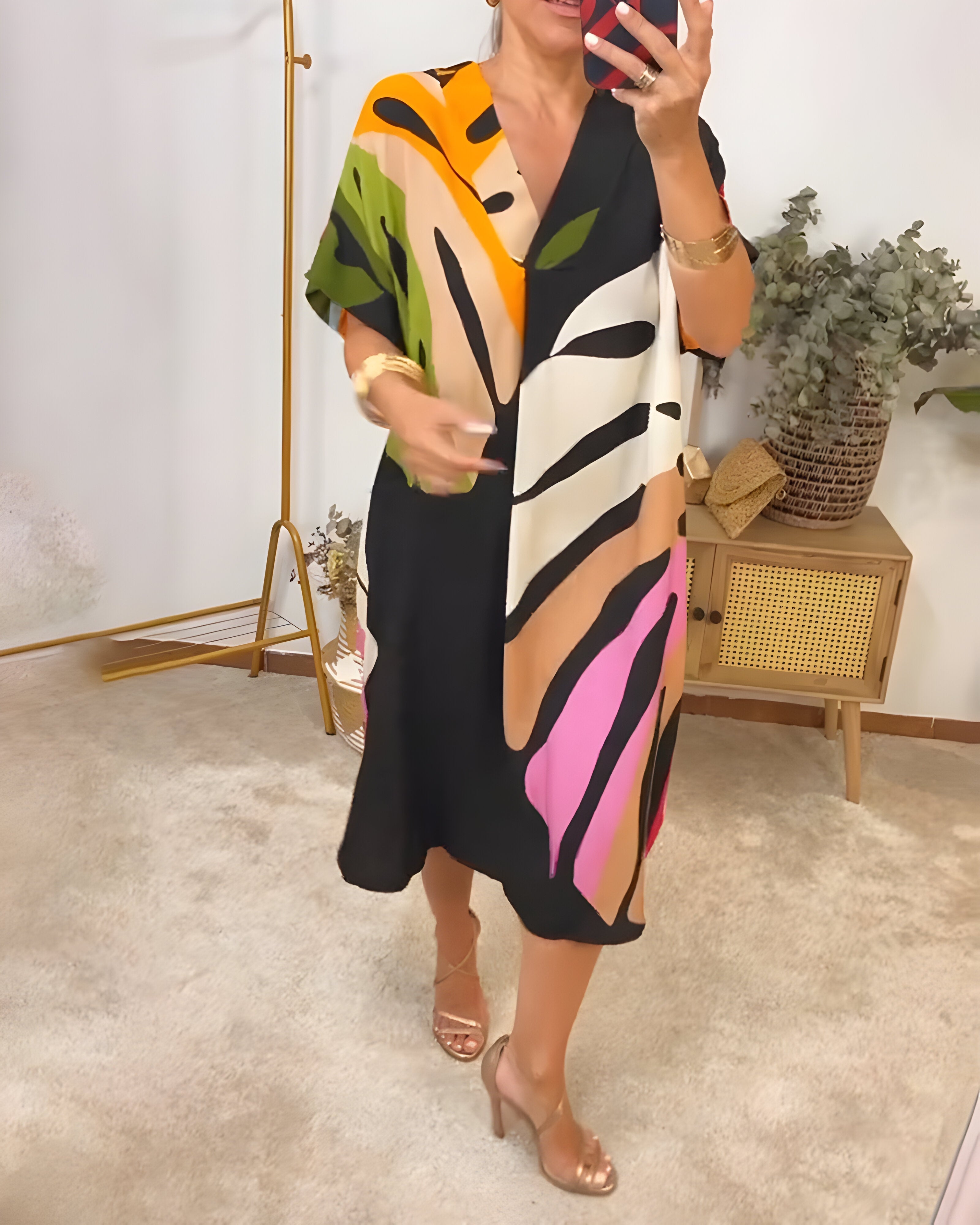 Robe décontractée colorée Rosaline de Danoir Paris, tissu léger et design moderne, vue de face sur un fond neutre.