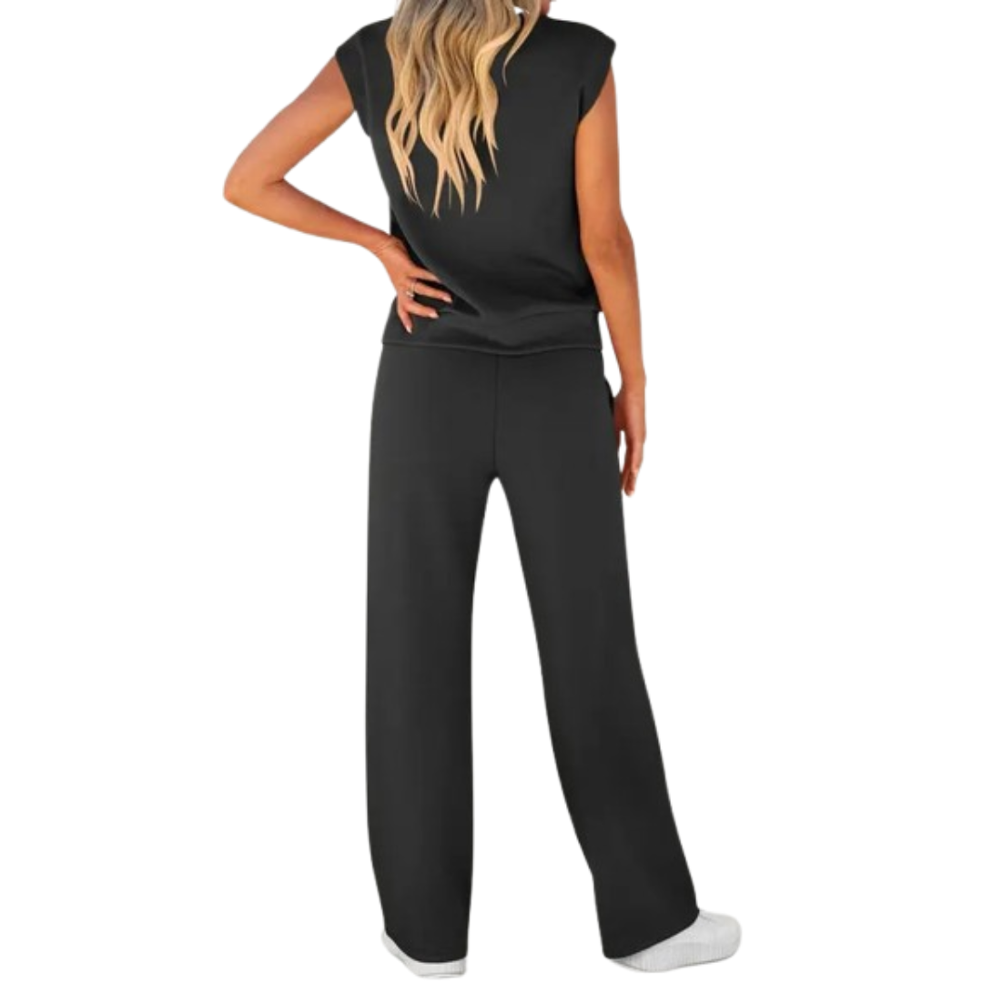 Ensemble décontracté d'été Elvara de Danoir Paris, tenue légère avec haut et pantalon pour un look confortable.