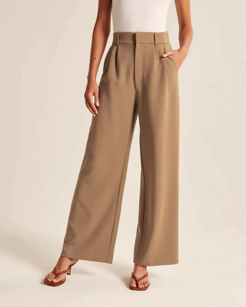 Pantalons confortables et chics Sophie de Danoir Paris en noir, coupe élégante et tissu doux.