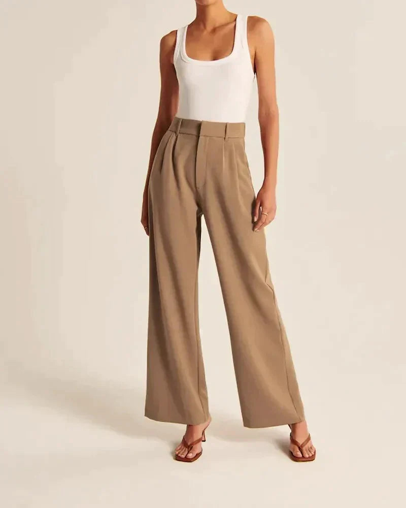 Pantalons confortables et chics Sophie de Danoir Paris en noir, coupe courte, parfaits pour un style élégant et décontracté.