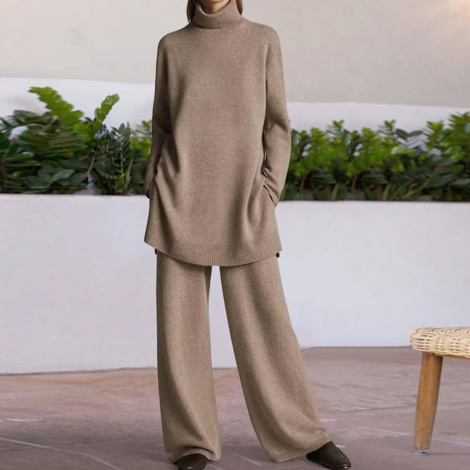 Ensemble chic confortable Julia de Danoir Paris en noir, avec haut et pantalon élégants et décontractés pour femme.