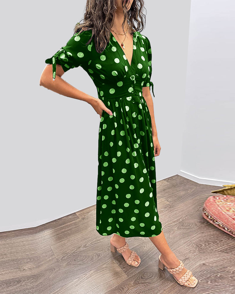 Robe noire à pois Miley de Danoir Paris avec col en V, vue de face, tissu léger et élégant.