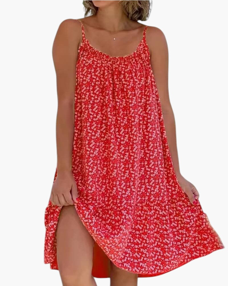 Robe légère Rosalie™ à imprimé délicat, en tissu fluide, portée par un mannequin, pour un style d'été élégant et décontracté.