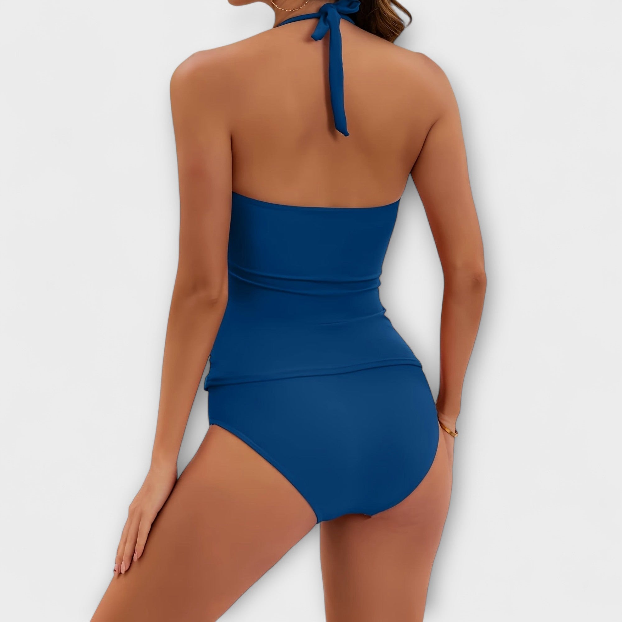 Maillot de bain deux pièces Sienna de Danoir Paris, en tissu noir avec détails élégants, porté sur une mannequin.