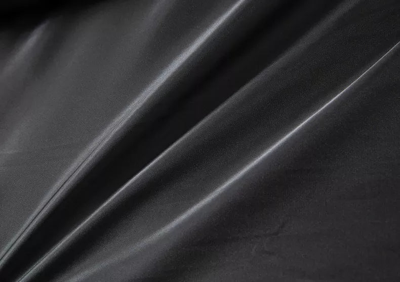 Manteau homme Danoir Paris Élite noir, coupe classique, tissu chaud, détail élégant, porté sur mannequin.