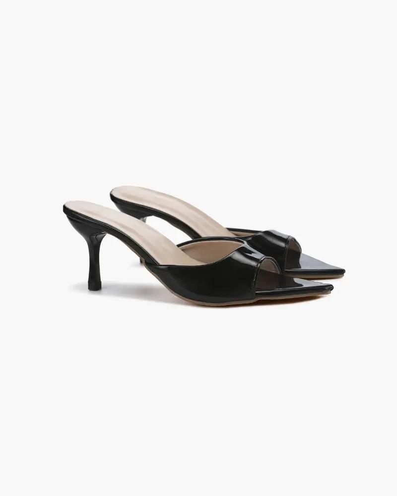 Chaussures à talons Gia de Danoir Paris en nude, vue de face, avec talons hauts et design élégant.