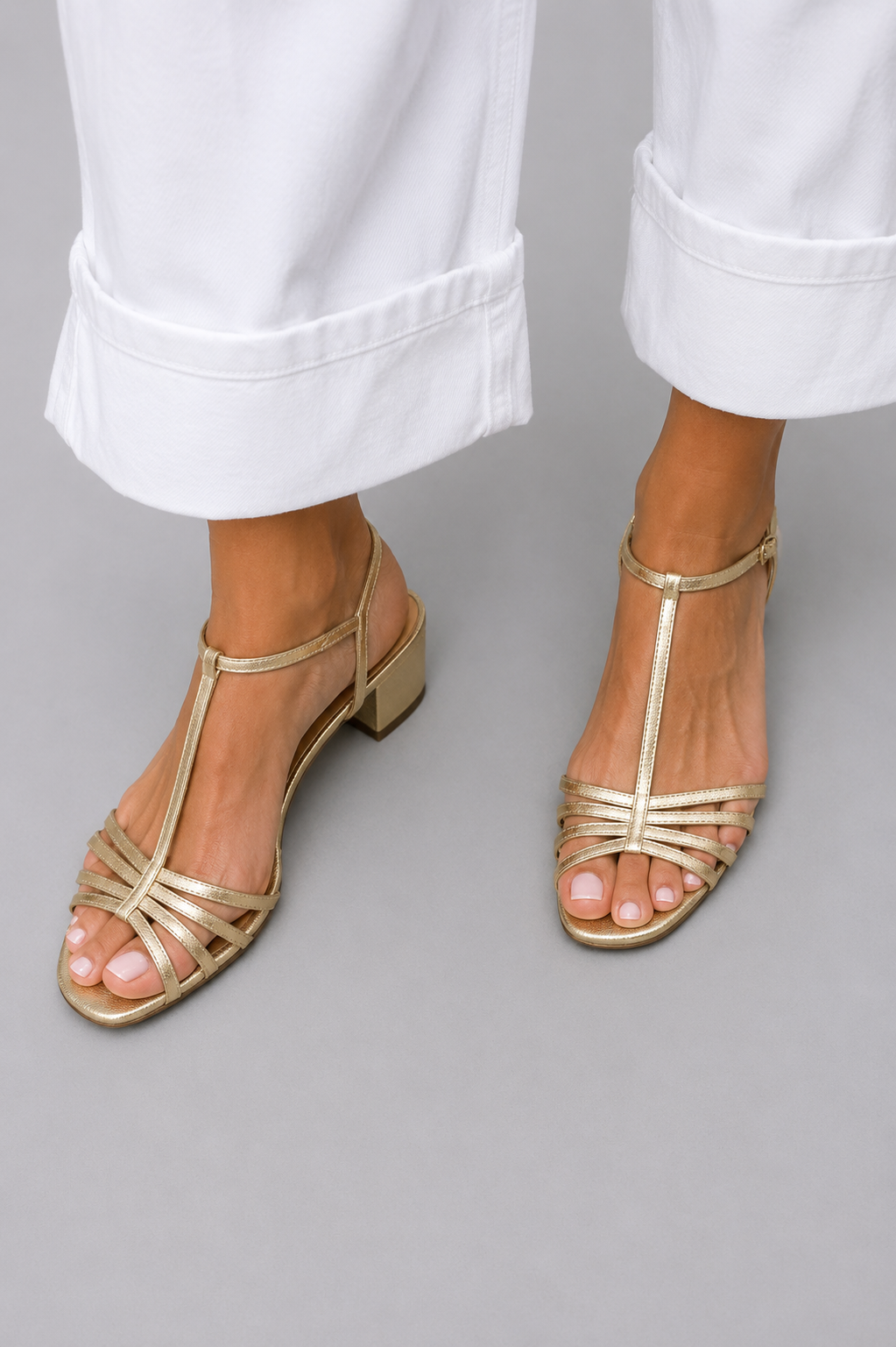 Sandales dorées Allegra de Danoir Paris, élégantes pour un style quotidien, avec semelle en cuir et finition brillante.