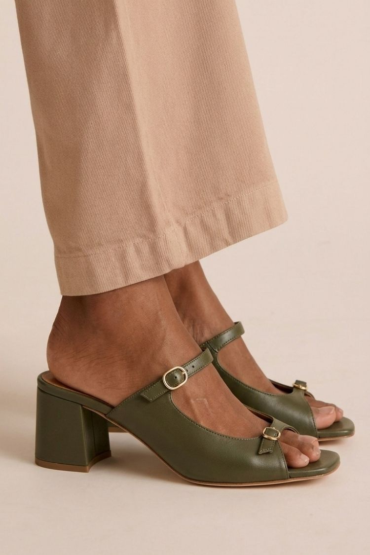 Sandales élégantes Valentina de Danoir Paris avec bride fine et semelle compensée, style Riviera, vues de côté.