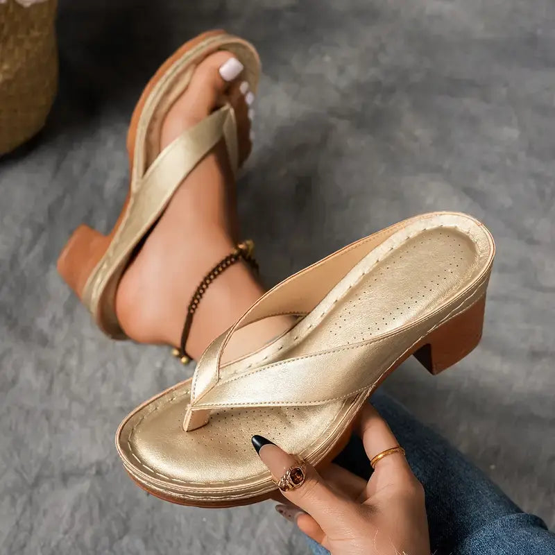 Sandales Danoir Paris élégantes et confortables pour femmes, en cuir beige avec plateforme et brides ajustables.