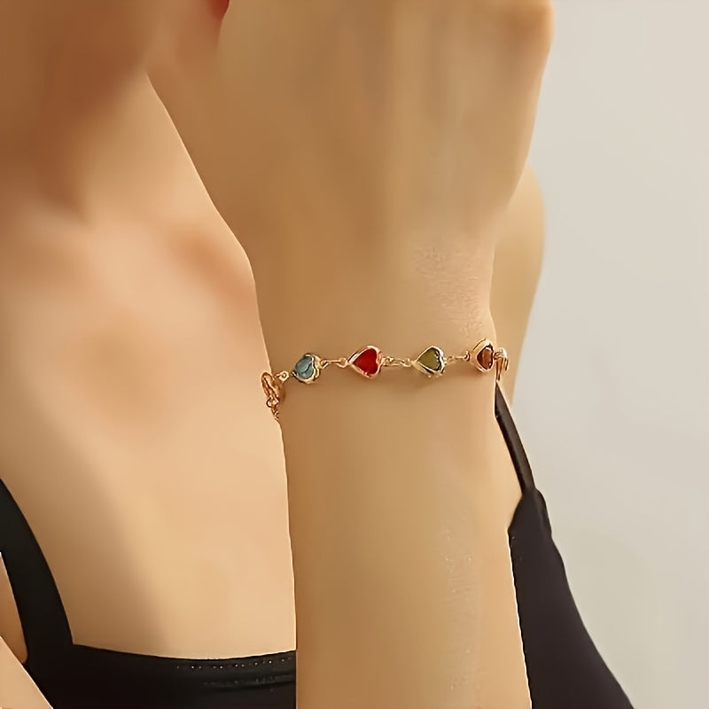Bracelet unique en forme de cœur de Danoir Paris, orné d'un pendentif en forme de cœur brillant et élégant.