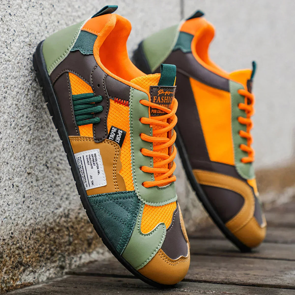 Sneakers rétro colorées Giovanni de Danoir Paris en orange, avec semelle blanche et design vintage pour homme et femme.