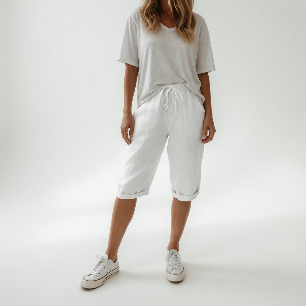 Pantalon bermuda Fernande™ pour femmes, style décontracté en coton kaki, mode estivale, par Danoir Paris.