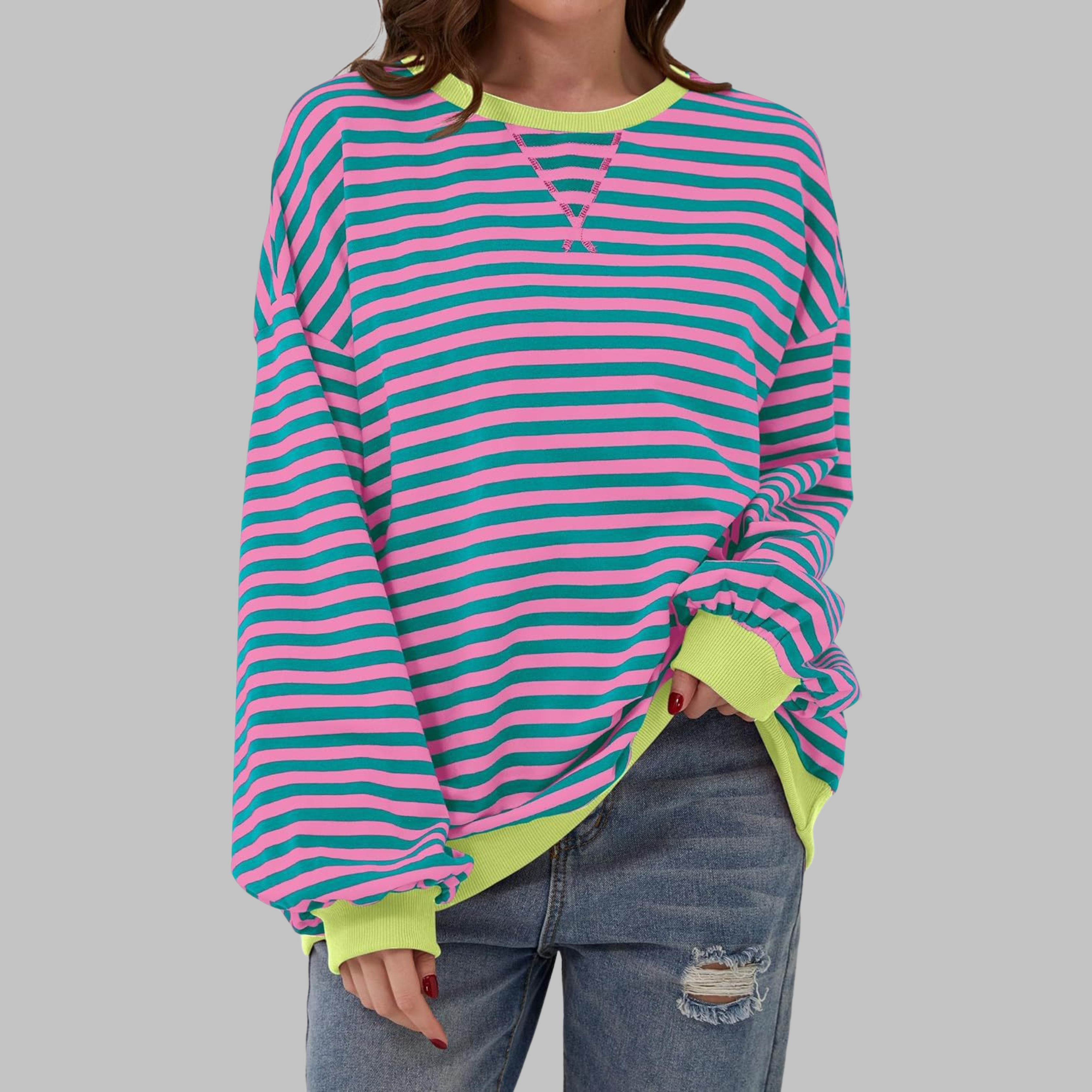 Sweatshirt décontractée à manches longues et col rond Danoir Paris, rayures rose et blanc, style confortable et tendance.