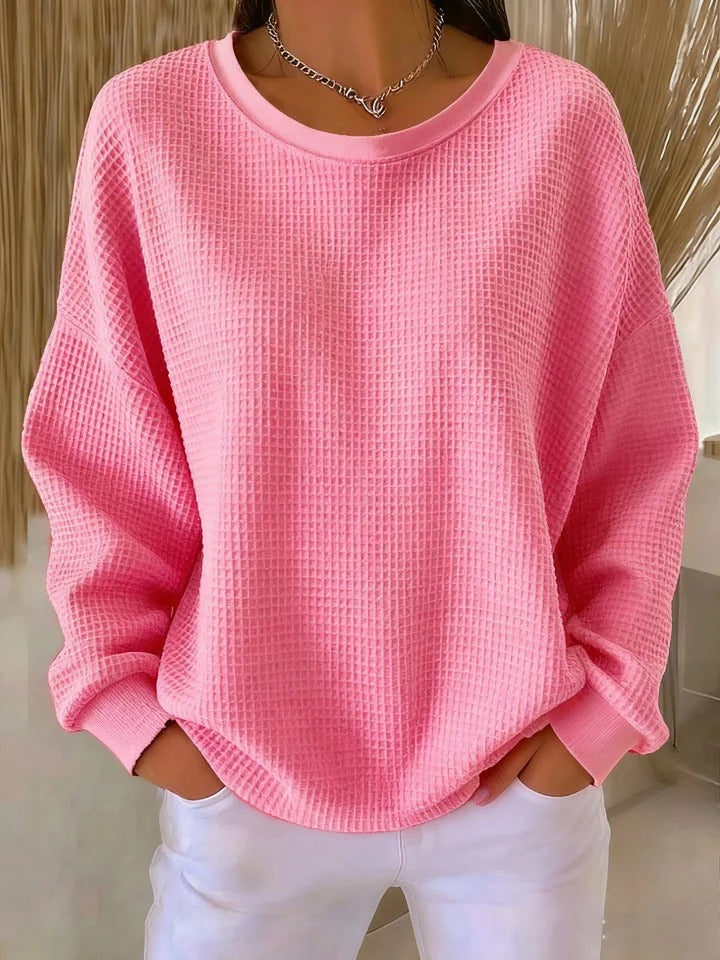 Pull classique LUCILLE de Danoir Paris en rose, manches longues et col rond, porté par un mannequin.