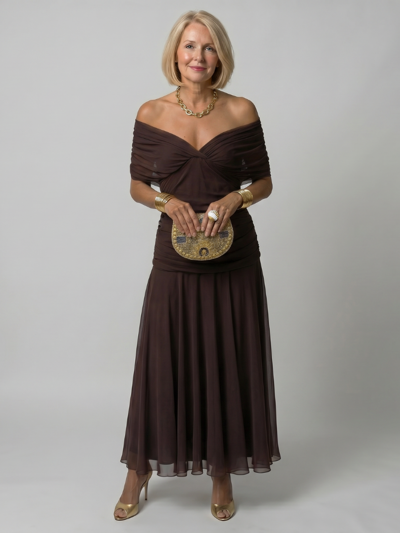 Robe midi fluide Danoir Paris Calen avec décolleté nu, couleur violette, manches courtes, tissu léger et élégant.