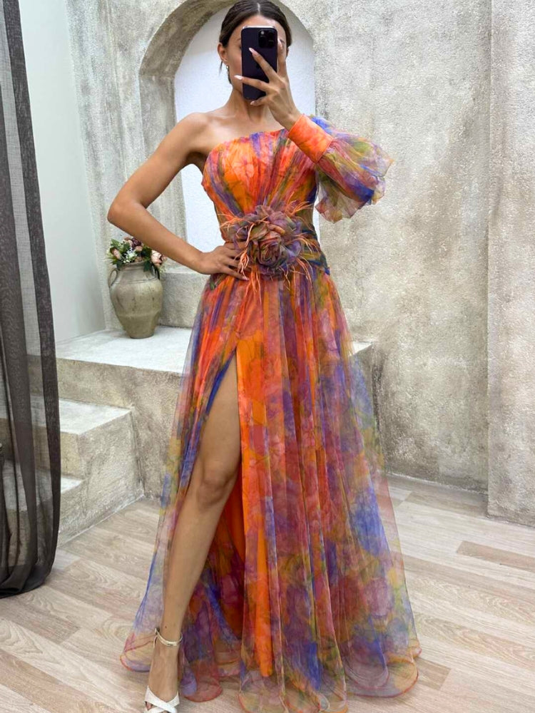 Robe florale asymétrique Kayla de Danoir Paris en violet avec détails élégants et coupe moderne.