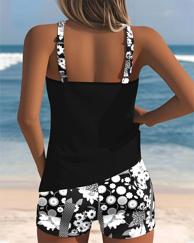 Ensemble de shorts tankini imprimés Nanet de Danoir Paris en violet, avec haut de maillot de bain pour femmes.