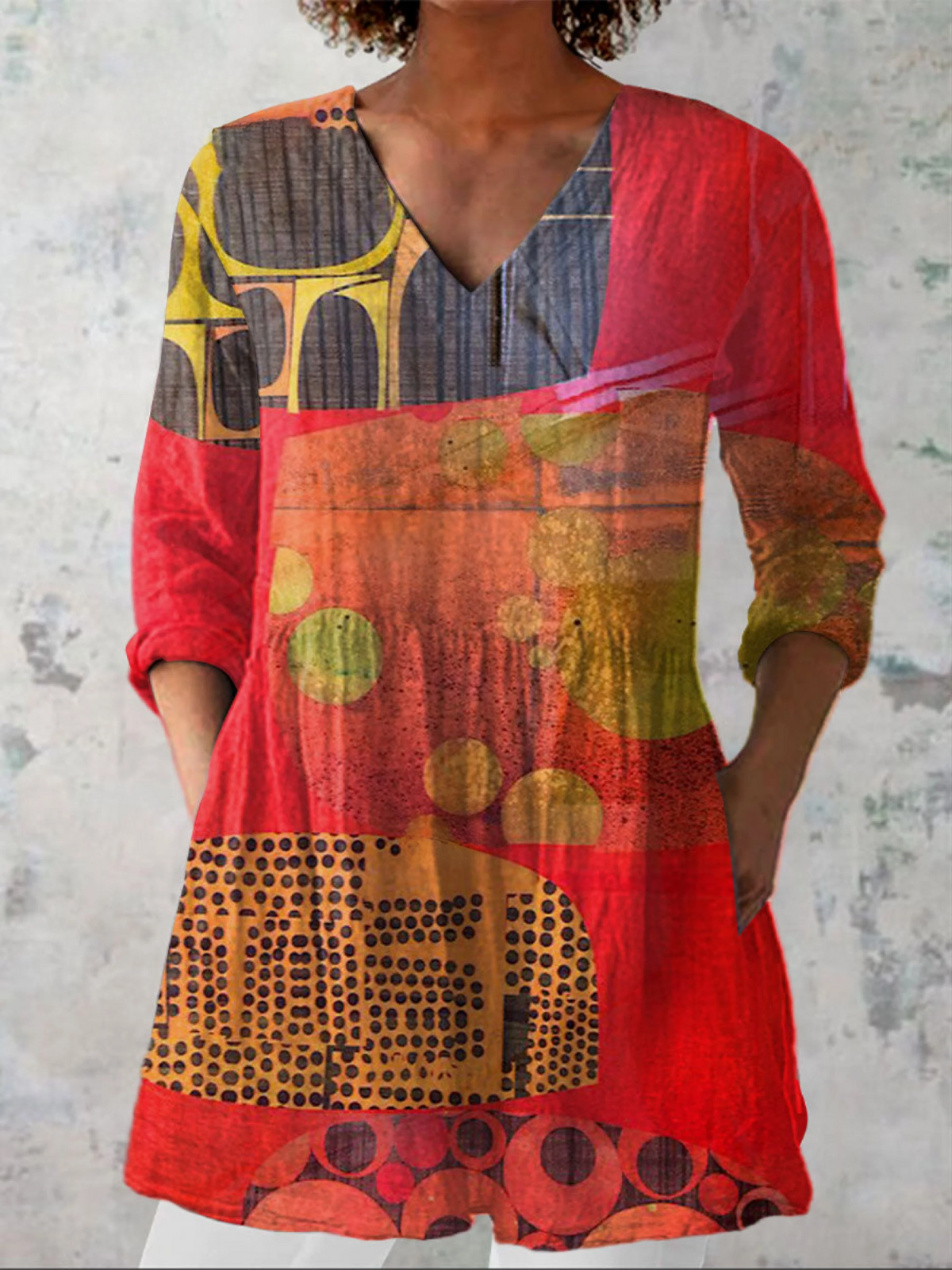 Blouse longue rouge Danoir Paris Lucie avec col en V et manches longues, tissu fluide et élégant pour femme.