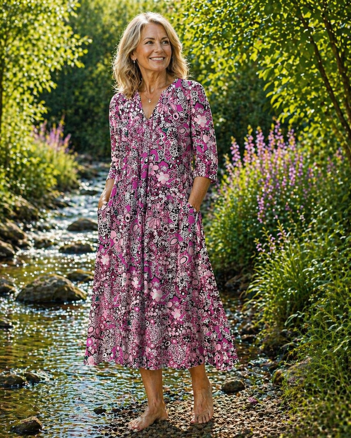 Robe d'été élégante Queenie de Danoir Paris en tissu rouge, avec coupe fluide et détails sophistiqués.