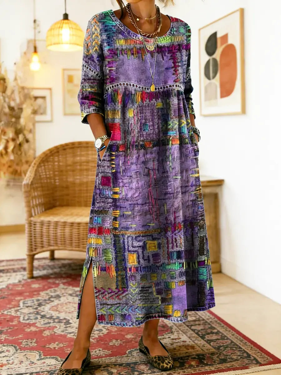Robe en denim Manuela de Danoir Paris avec patchwork ethnique, couleur rouge, coupe tendance et détails colorés.