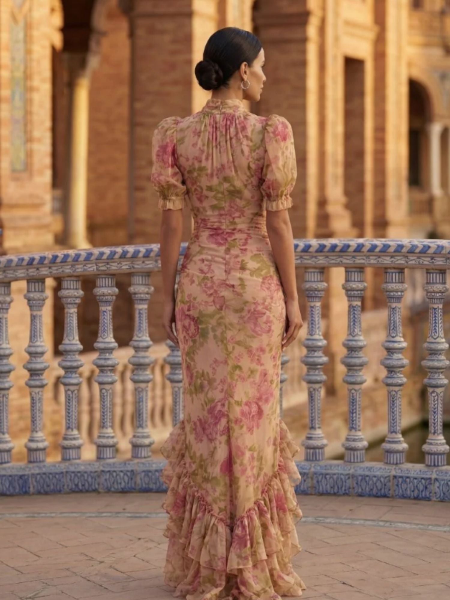 Robe longue Fiora Danoir Paris avec imprimé vintage de roses, manches bouffantes, style élégant et féminin.