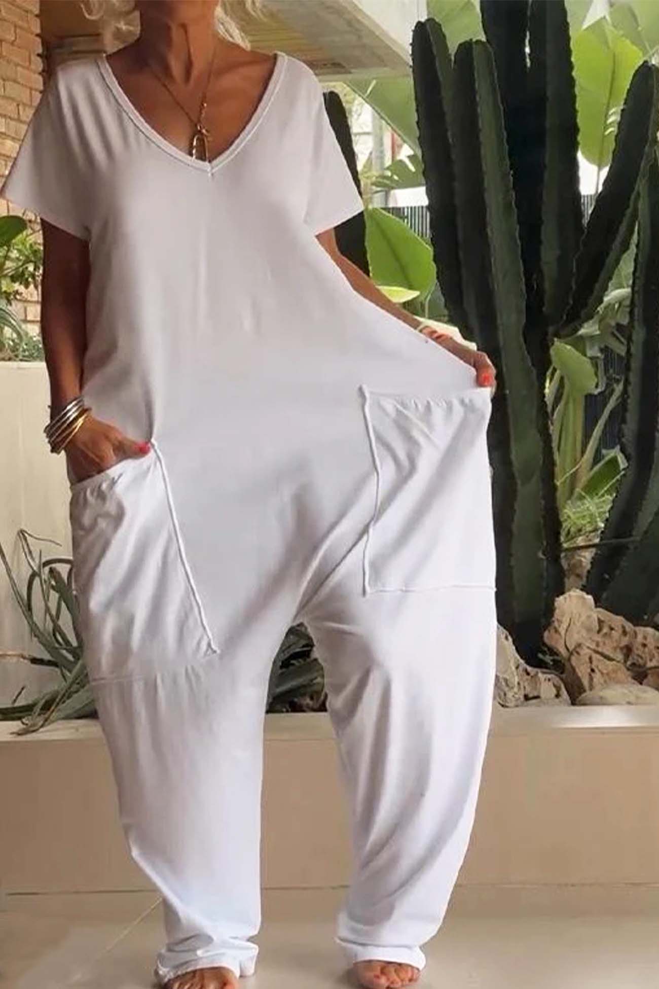 Combinaison décontractée Rose Corail de la marque Danoir Paris, vue en gros plan sur le tissu et le style confortable.