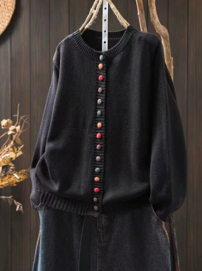 Gilet élégant et confortable Danoir Paris Karita en rose, porté, avec détails de finition sophistiqués.