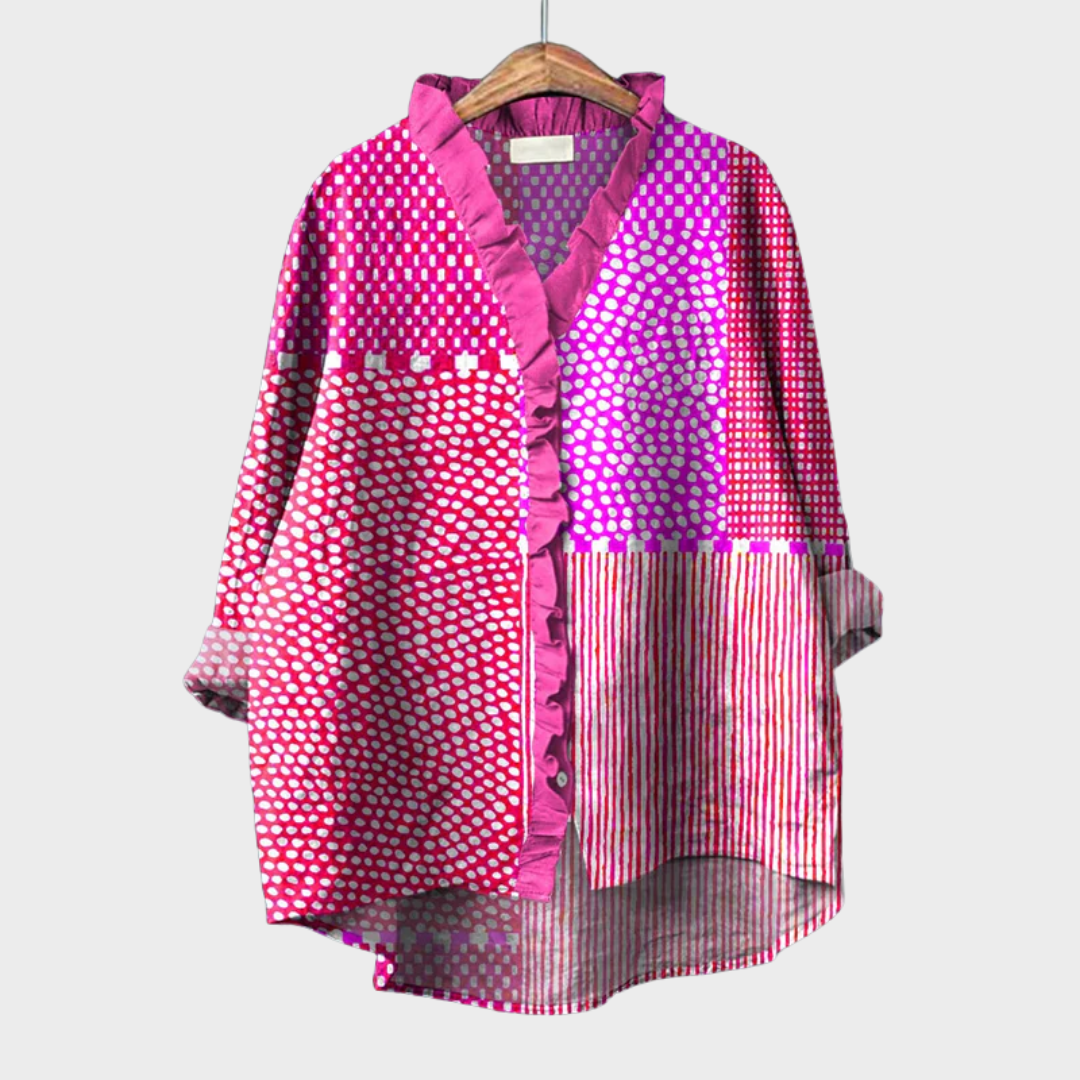 Blouse graphique vibrante Cassandra de Danoir Paris avec motif rose violet, porte une coupe élégante et moderne.