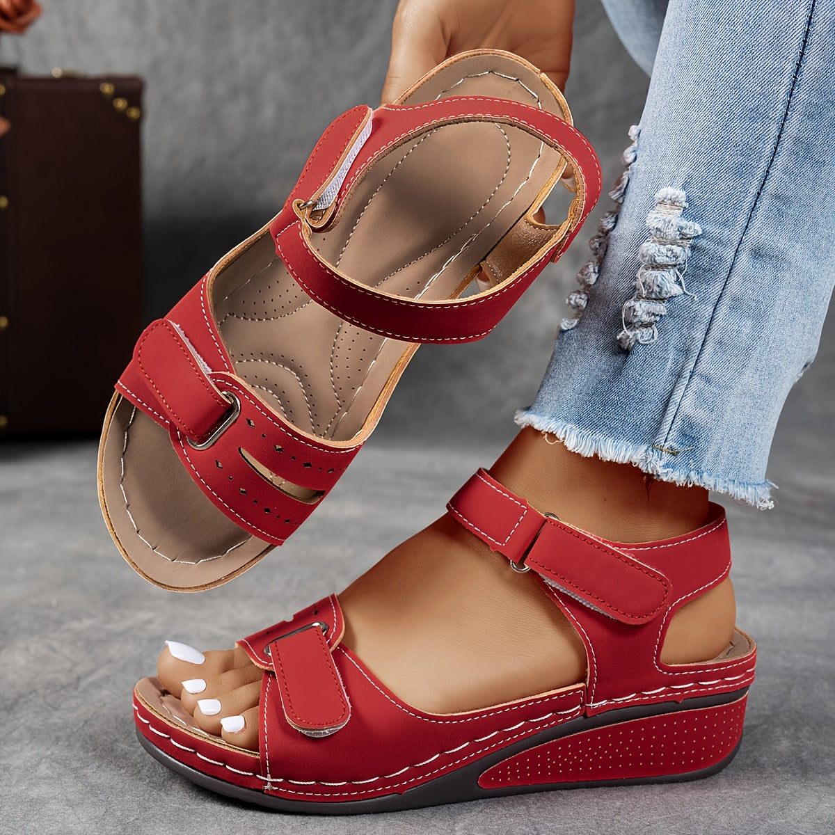Sandales ergonomiques élégantes Célima de Danoir Paris, en rouge, taille 36, avec design sophistiqué et confort optimal.