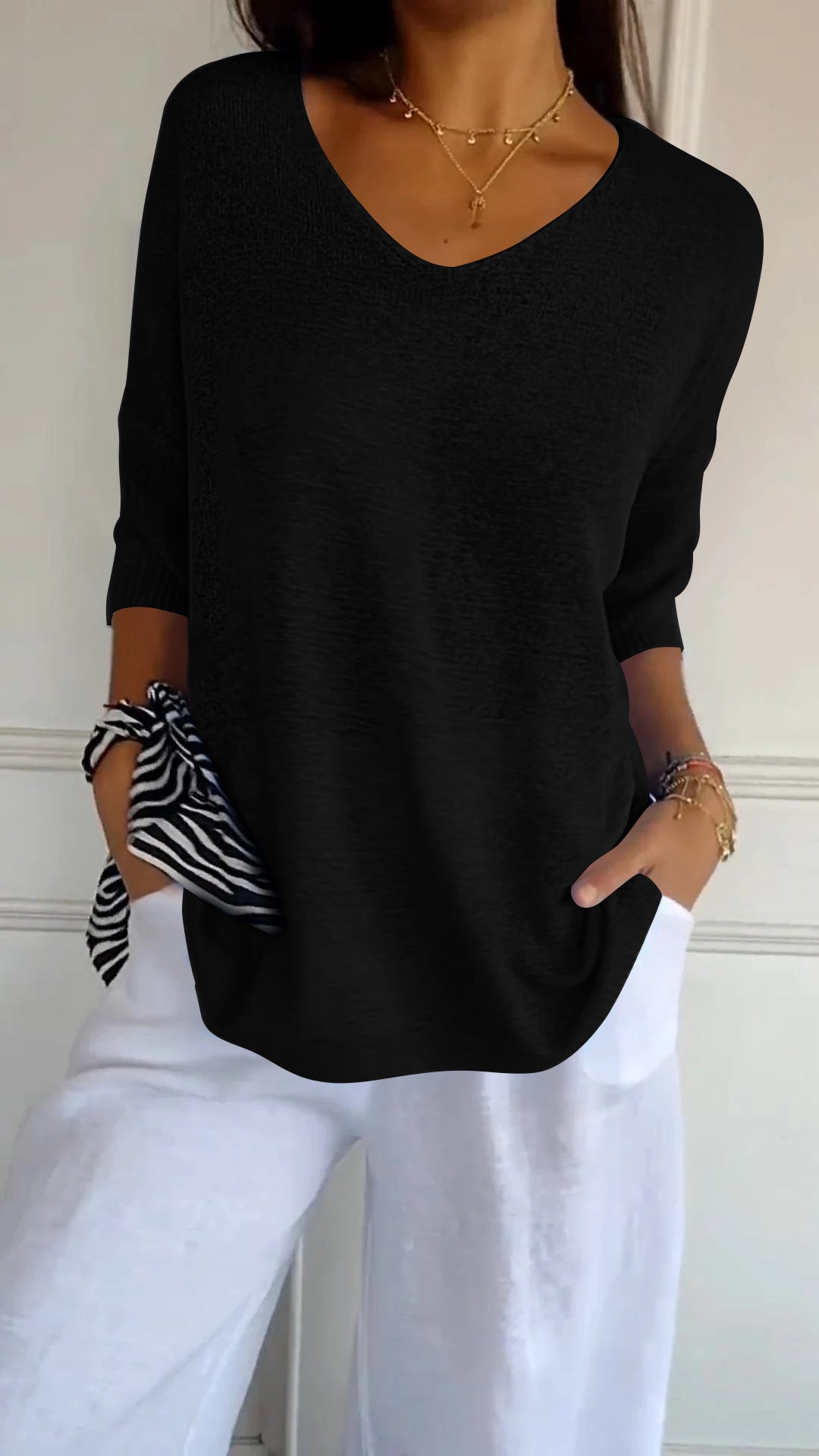 Haut chic en maille rouge Anna de Danoir Paris, détail fin et texture élégante visible sur l'image.