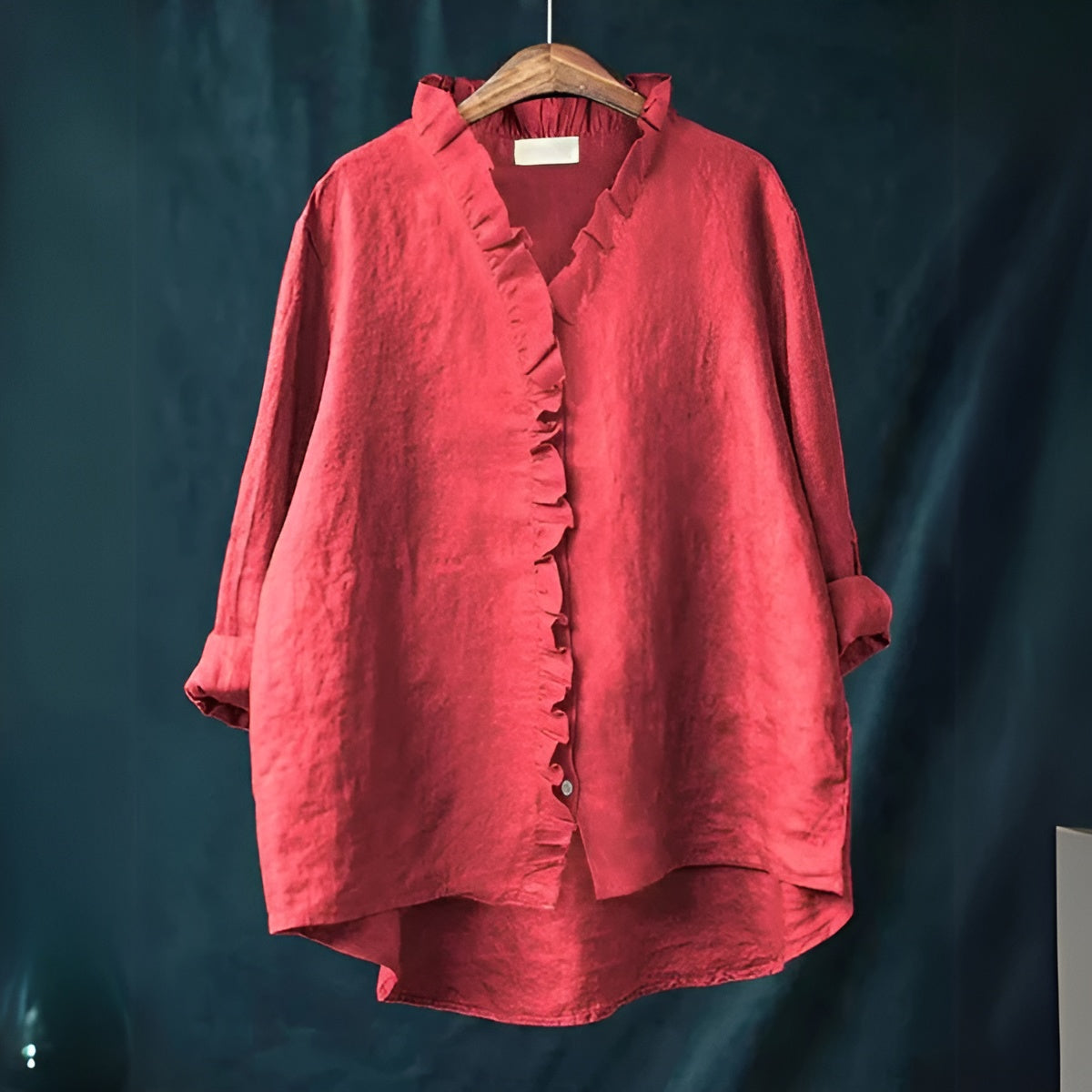 Blouse légère et élégante Blanka de Danoir Paris en tissu rouge, vue de face sur mannequin.