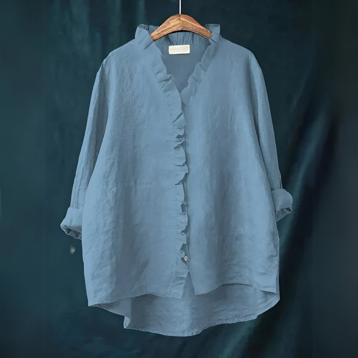Blouse légère et élégante Blanka de Danoir Paris en tissu rouge, vue en gros plan sur le tissu fluide et sophistiqué.