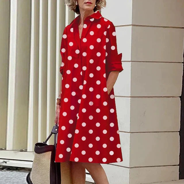 Robe sophistiquée élégante Danoir Paris Elena en tissu rouge, vue de face avec détails raffinés et coupe fluide.