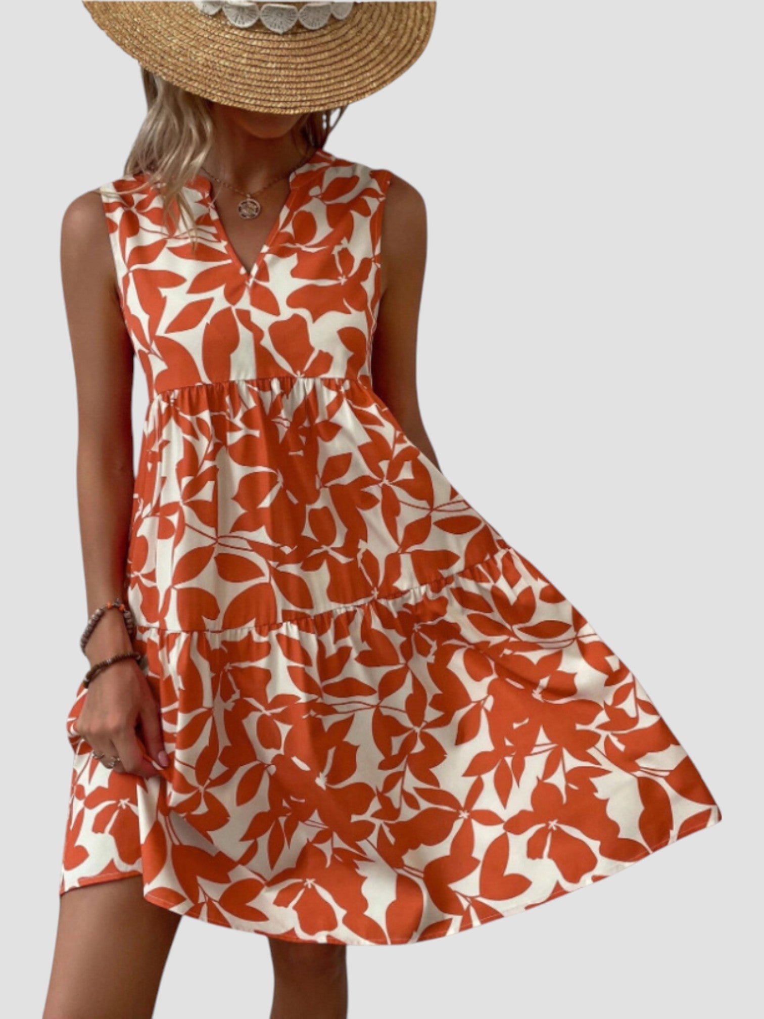 Robe midi d'été élégante de la marque Danoir Paris, couleur rouge, avec un style sophistiqué et fluide.