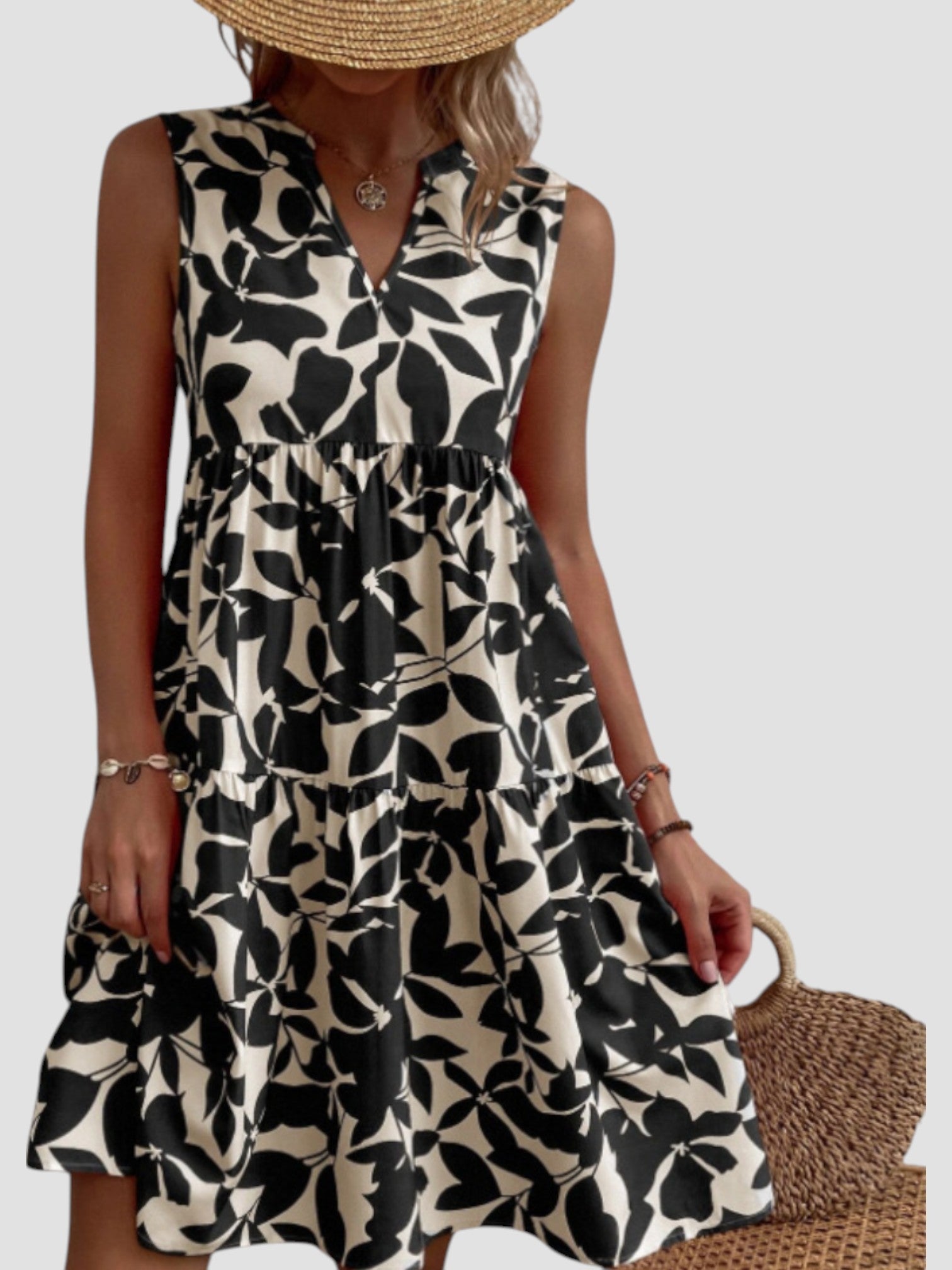 Robe midi élégante Danoir Paris Séraphine en tissu léger rouge, parfait pour l'été, avec coupe fluide et détails sophistiqués