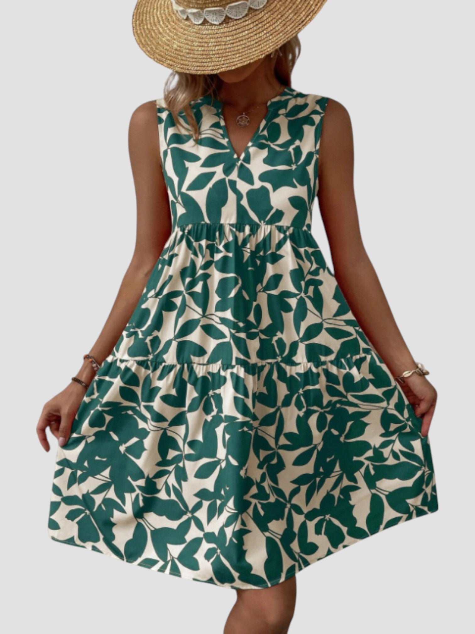 Robe midi élégante Danoir Paris Séraphine en tissu léger rouge, parfaite pour l'été, avec coupe fluide et détails raffinés.