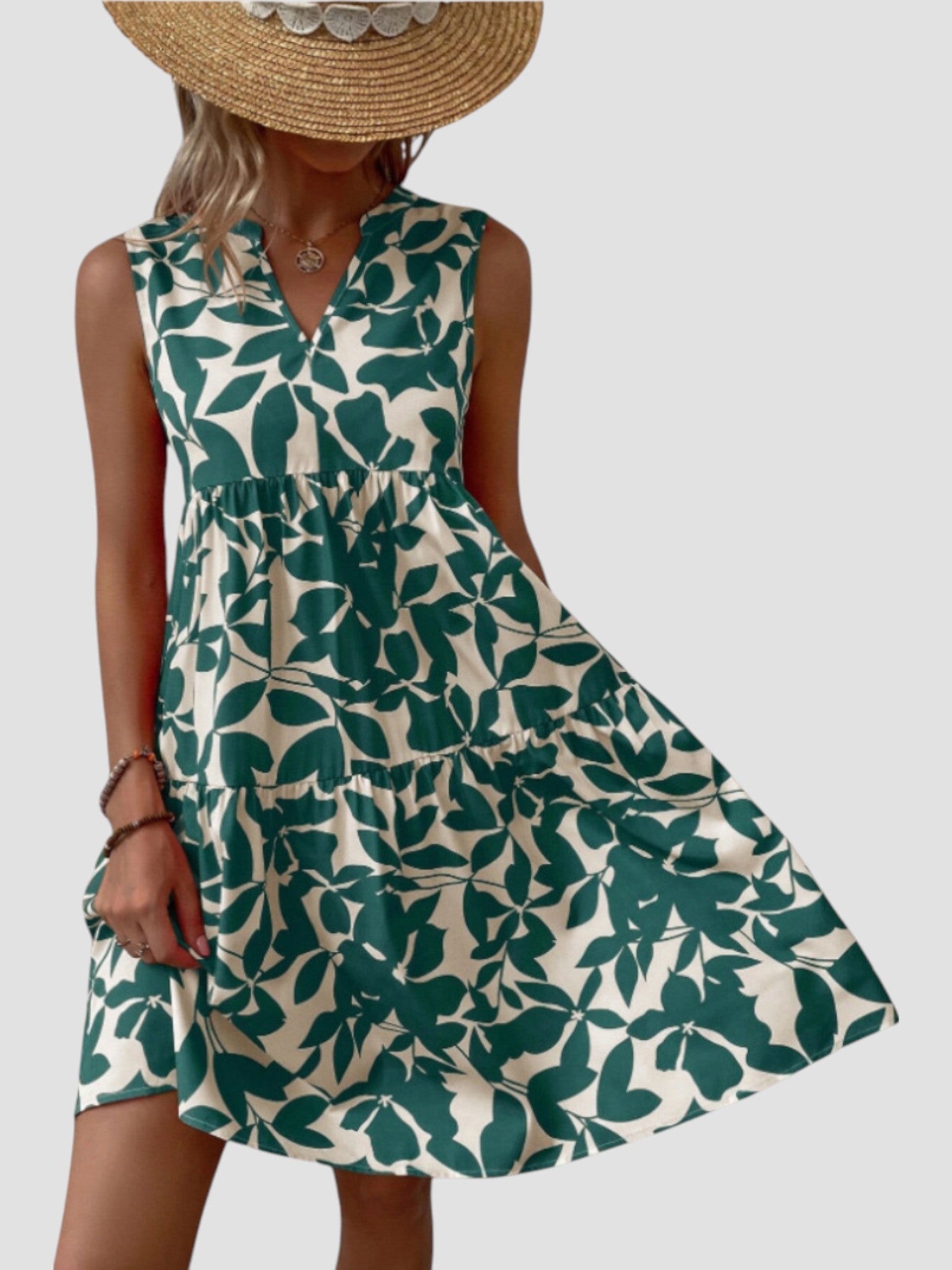 Robe midi élégante rouge Danoir Paris Séraphine en tissu léger pour l'été, avec coupe fluide et détails sophistiqués.
