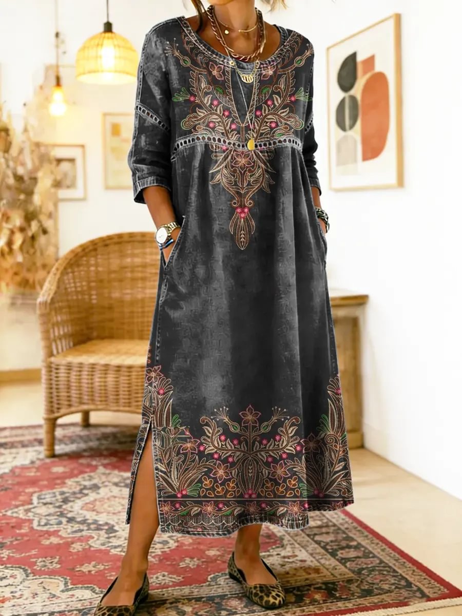 Robe imprimée Antonia de Danoir Paris, noire avec motifs colorés, portée sur mannequin, style élégant et moderne.