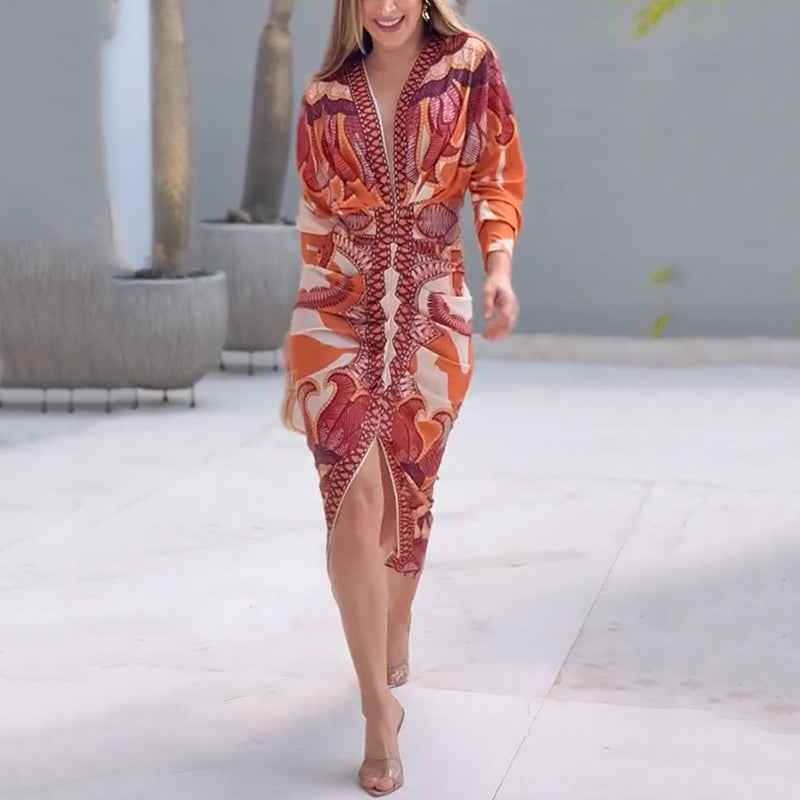Robe élégante Blysse™ à col en V de Danoir Paris, tissu fluide et coupe sophistiquée, portée avec accessoires.