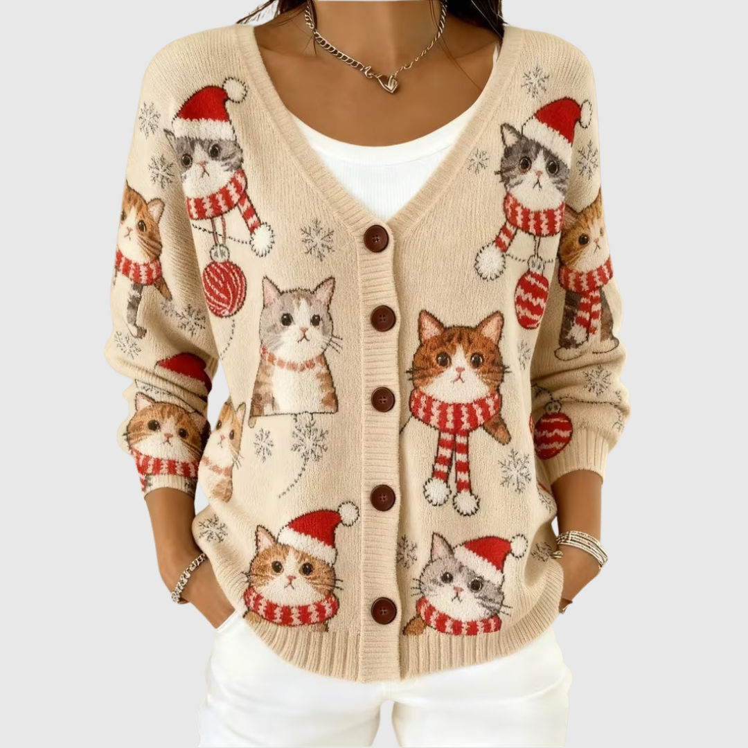 Cardigan en maille confortable avec boutons de la marque Danoir Paris, porté, montrant la texture douce et le style décontracté.