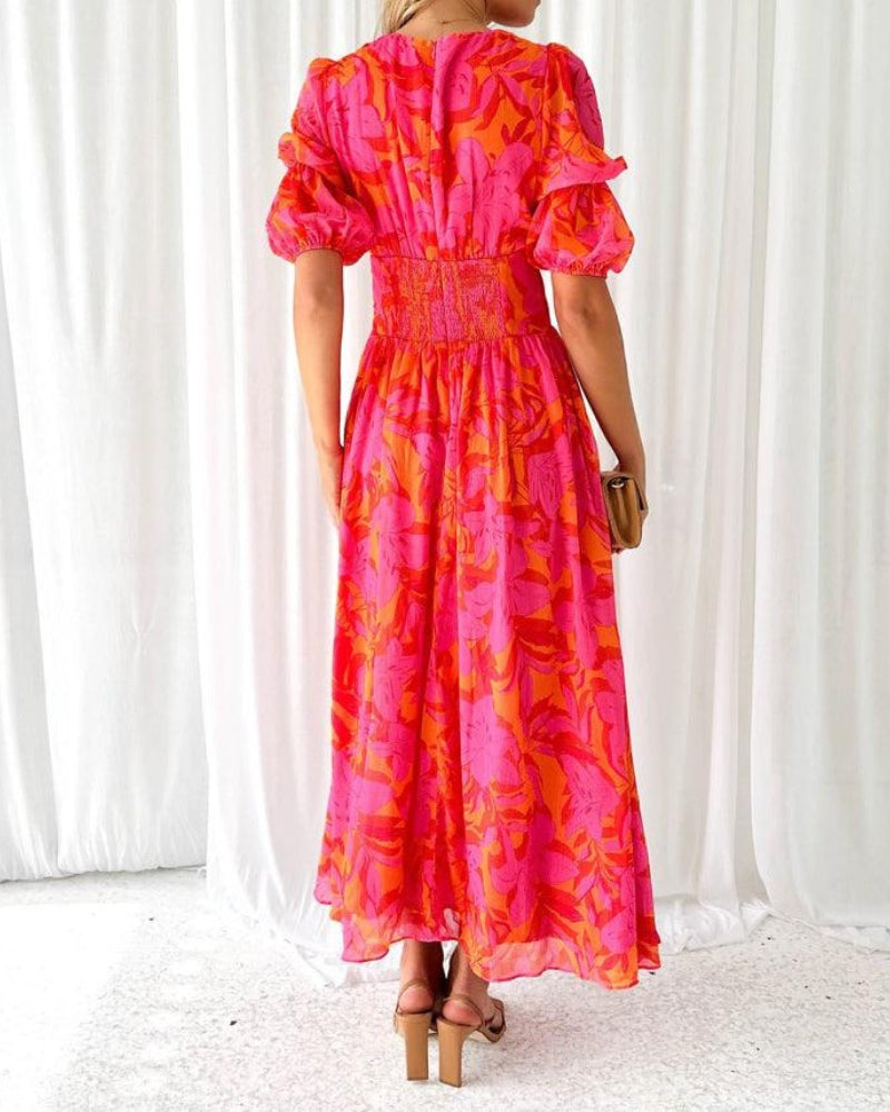 Robe maxi rouge rose Danoir Paris Derana portée, fluide et élégante, en tissu léger pour femme.