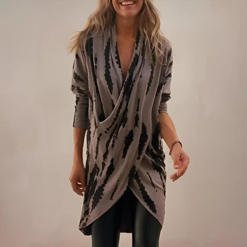 Tunique Elise Danoir Paris avec col en V, coupe détendue, tissu de luxe, en coton léger, portée décontractée et élégante.